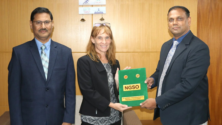 BTRC hands over licenses to Starlink